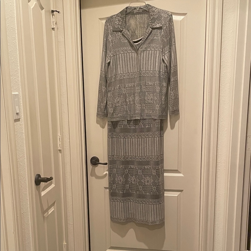 Elegant Gray Women's Skirt Set